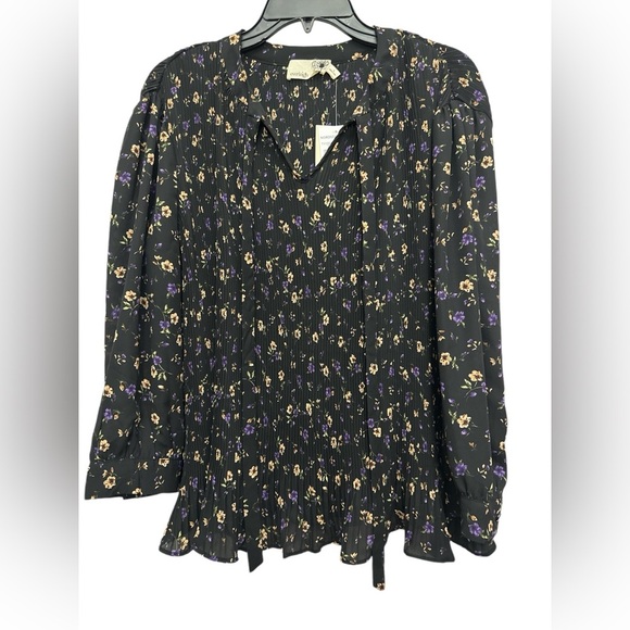 Everleigh Black Floral Blouse Size Large Tie Neck Pleated Ruffle Bottom NWT - Picture 1 of 6